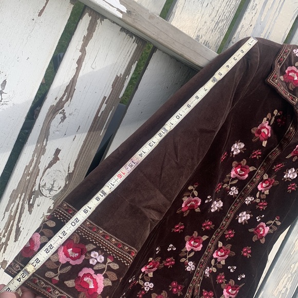 Embroidered long coat brown floral Nygard Collection - Picture 14 of 16